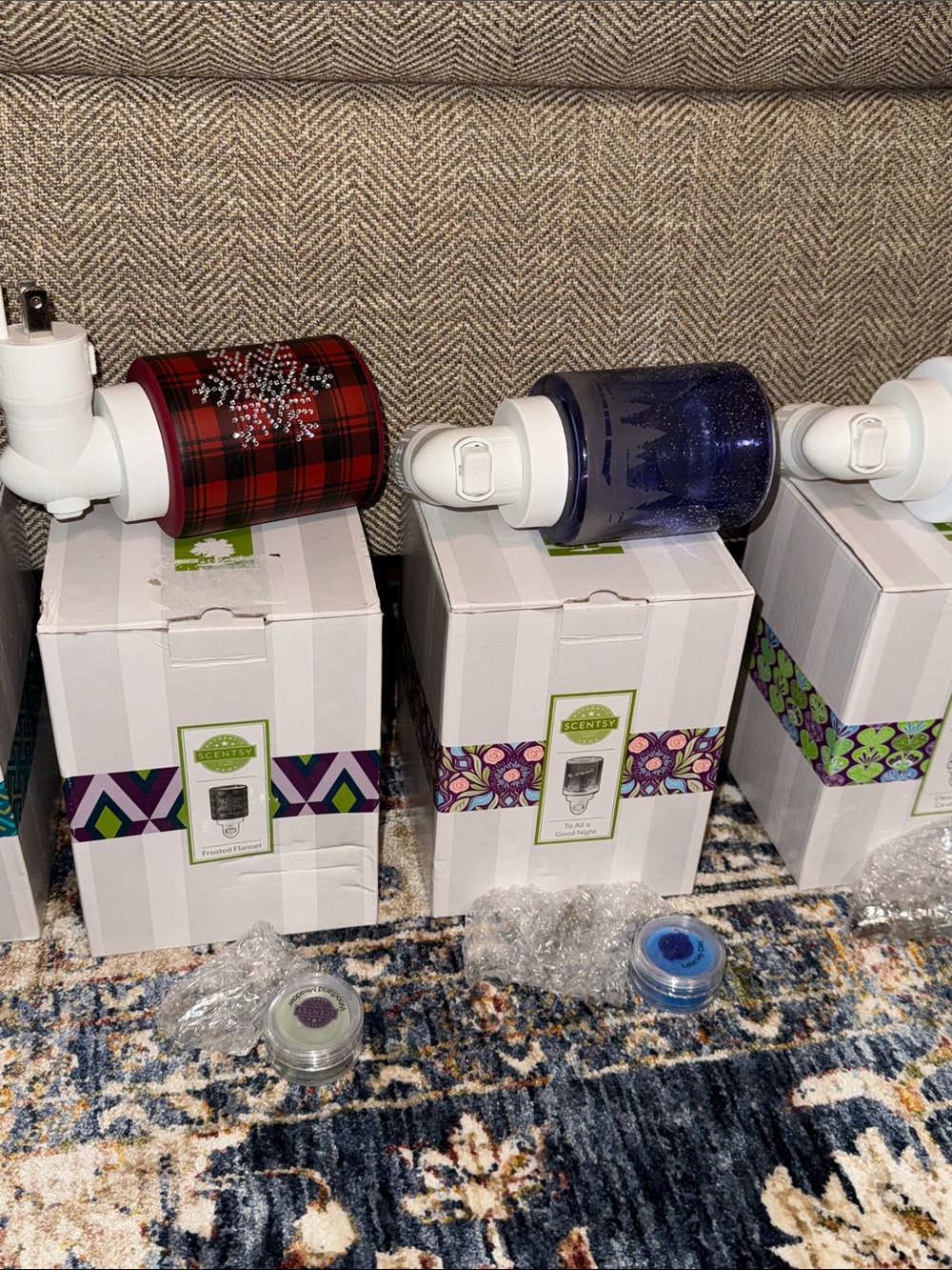 Sale NWT Set of 4 BUNDLE Scentsy Mini Plugin wax fragrance various warmers LOT - Picture 3 of 8